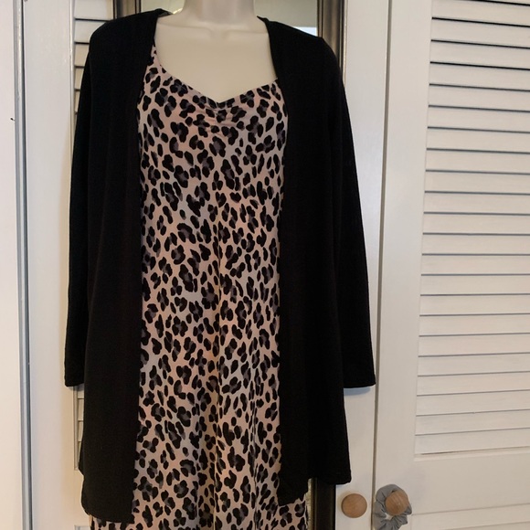 Dresses & Skirts - Small leopard dress with black sweater